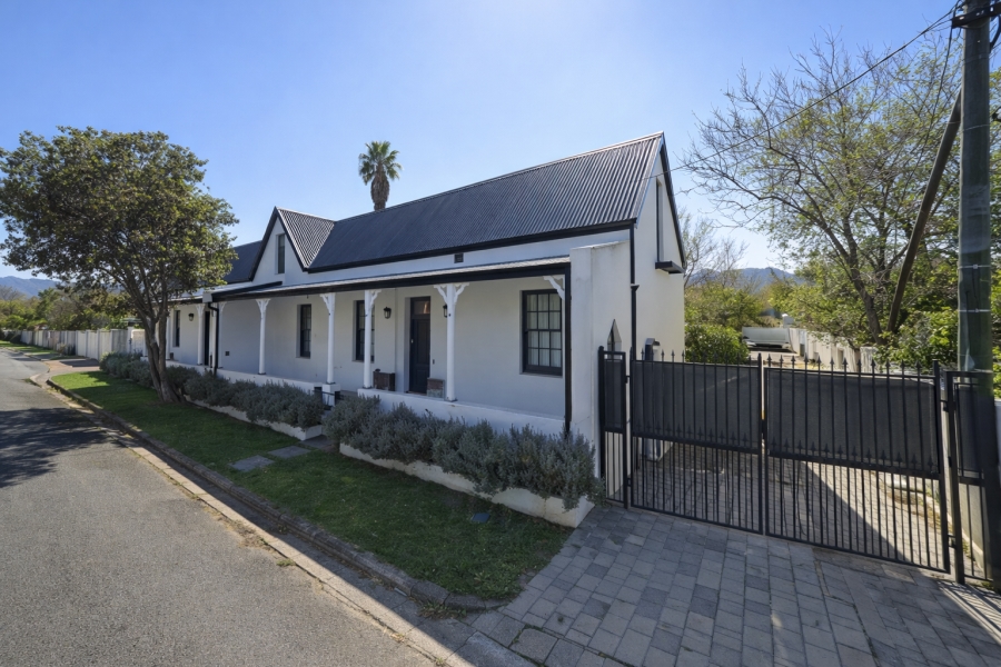 To Let 3 Bedroom Property for Rent in Martinville Western Cape